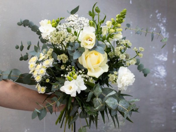 Valkoinen ilmava kimppu